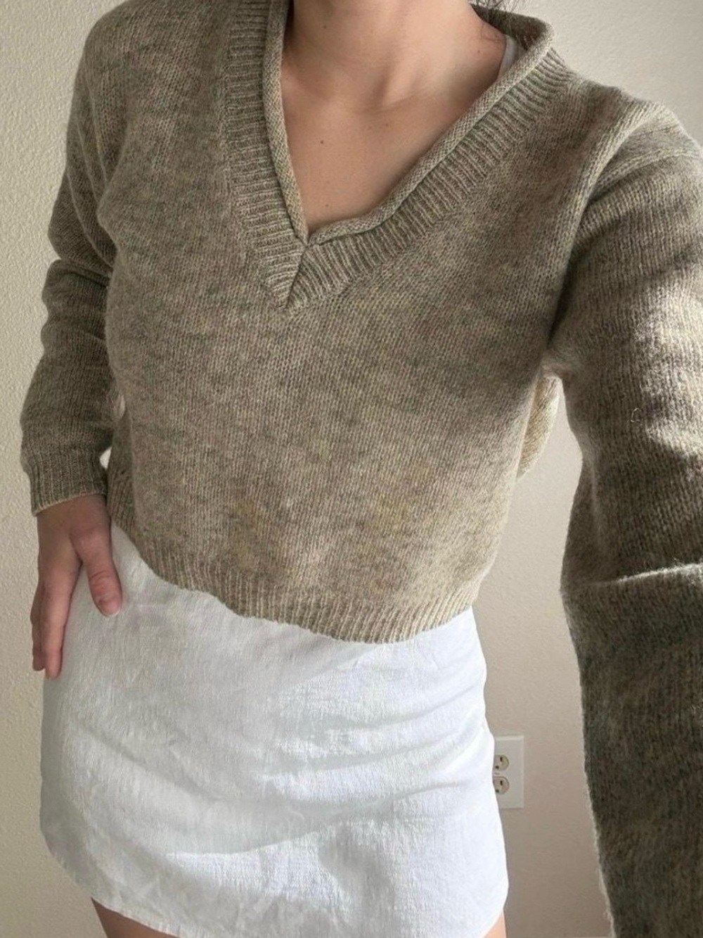 Vintage V-Neck beige Crop Sweater 100% Wool minimalist neutral coastal scandi